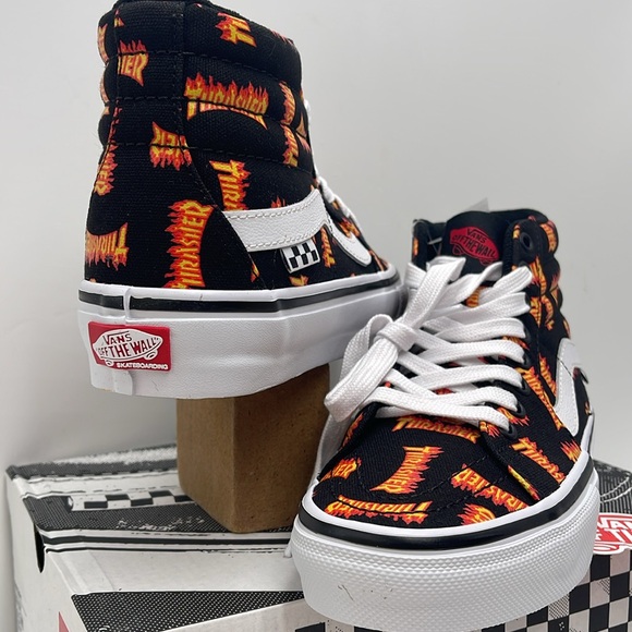 Vans WMNS Skate Sk8-Hi Thrasher Black/Multi
VN0A5FCCBML
Sneakers - Picture 9 of 16